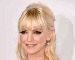 WHO IS ANNA FARIS BIOGRAPHY AGE WORK LOVES CURIOSITIES